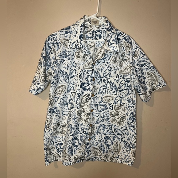 ⭐️ 3 For $25 MAUI Blue Floral Shirt - Picture 2 of 6
